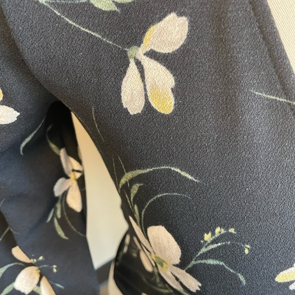 Dynamite black floral long sleeve vneck blouse top women’s size small - Picture 3 of 8
